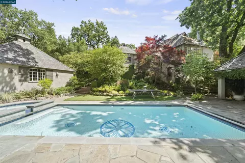 33 La Noria, Orinda, CA 94563