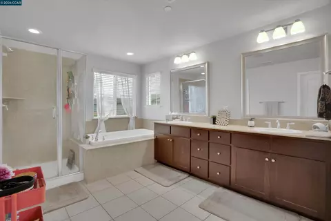 Bath - 173 Willowrun Way, Oakley, CA 94561 photo 3 of 3
