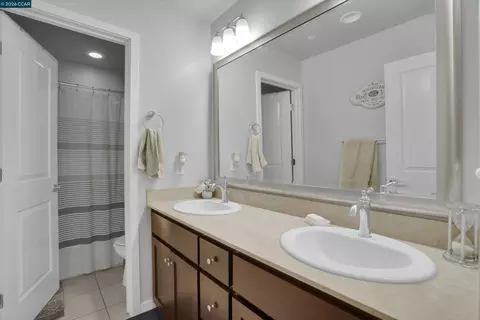 Bath - 173 Willowrun Way, Oakley, CA 94561 photo 2 of 3