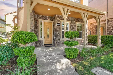 Exterior - 9208 Hallmark Pl, Vallejo, CA 94591 photo 4 of 8