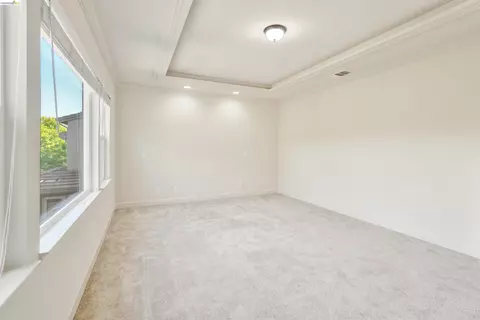 Living - 9208 Hallmark Pl, Vallejo, CA 94591 photo 9 of 9