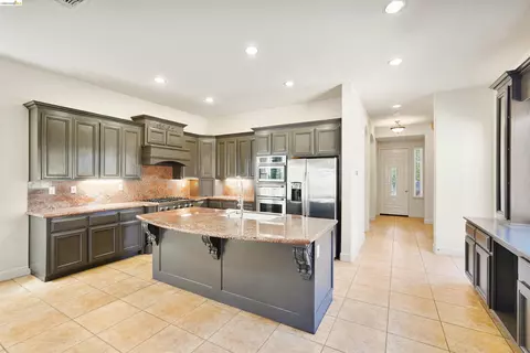 Kitchen - 9208 Hallmark Pl, Vallejo, CA 94591 photo 5 of 5