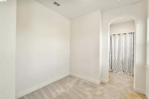 Entry Way - 9208 Hallmark Pl, Vallejo, CA 94591 photo 8 of 9