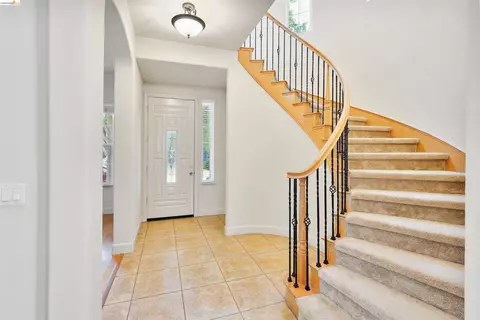 Entry Way - 9208 Hallmark Pl, Vallejo, CA 94591 photo 1 of 9