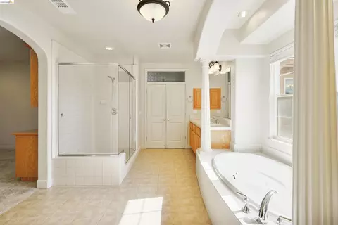 Bath - 9208 Hallmark Pl, Vallejo, CA 94591 photo 7 of 7