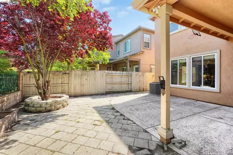 Exterior - 9208 Hallmark Pl, Vallejo, CA 94591 photo 6 of 8