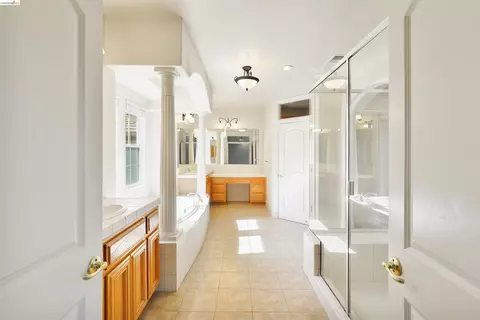 Entry Way - 9208 Hallmark Pl, Vallejo, CA 94591 photo 7 of 9