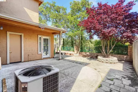 Exterior - 9208 Hallmark Pl, Vallejo, CA 94591 photo 7 of 8