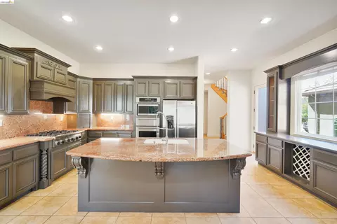 Kitchen - 9208 Hallmark Pl, Vallejo, CA 94591 photo 4 of 5