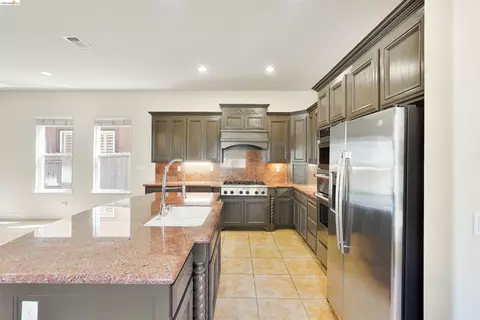 Kitchen - 9208 Hallmark Pl, Vallejo, CA 94591 photo 2 of 5