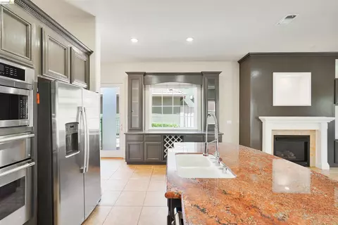 Kitchen - 9208 Hallmark Pl, Vallejo, CA 94591 photo 3 of 5