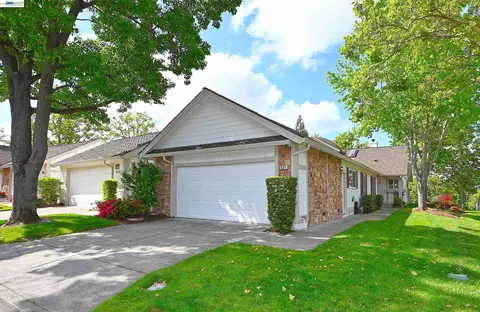 521 Silver Lake Dr, Danville, CA 94526