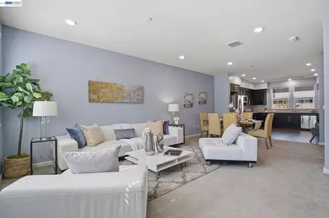 102 Fanuncio Ln, Hayward, CA 94544