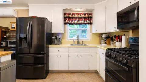 18183 Rainier Ave, Hayward, CA 94541 photo 4