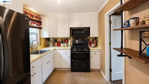 18183 Rainier Ave, Hayward, CA 94541 photo 3
