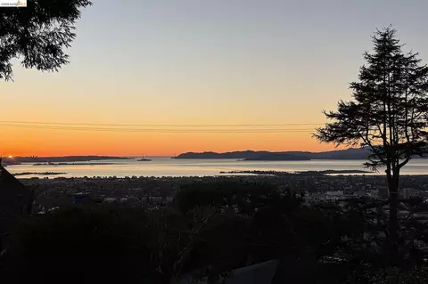 View/Area - 3560 Dwight Way, Berkeley, CA 94704 photo 2 of 13