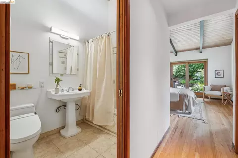 Entry Way - 3560 Dwight Way, Berkeley, CA 94704 photo 2 of 2