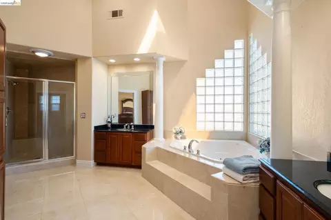 Bath - 96 Shell Pl, Discovery Bay, CA 94505 photo 6 of 6
