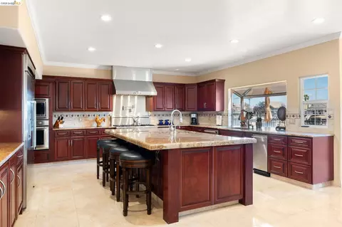 Kitchen - 96 Shell Pl, Discovery Bay, CA 94505 photo 3 of 5