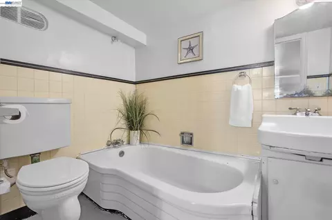 Bath - 2114 Marin Ave, Berkeley, CA 94707 photo 5 of 5