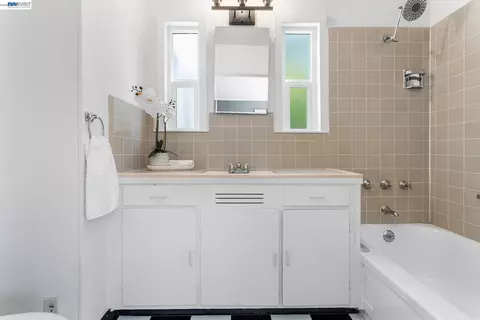 Bath - 2114 Marin Ave, Berkeley, CA 94707 photo 2 of 5