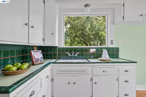Kitchen - 2114 Marin Ave, Berkeley, CA 94707 photo 2 of 3