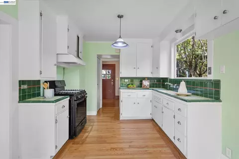 Kitchen - 2114 Marin Ave, Berkeley, CA 94707 photo 3 of 3