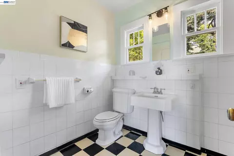 Bath - 2114 Marin Ave, Berkeley, CA 94707 photo 3 of 5
