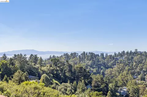 46 Carisbrook Ln, Oakland, CA 94611