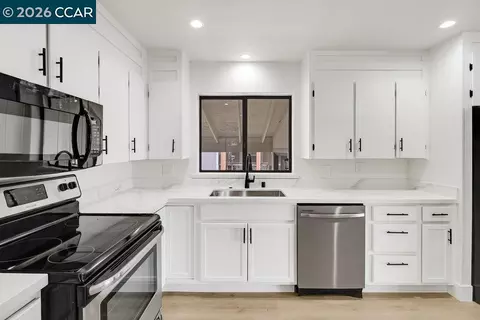 Kitchen - 193 Oxbow Marina Dr, Isleton, CA 95641 photo 4 of 5