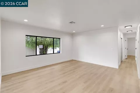 Living - 193 Oxbow Marina Dr, Isleton, CA 95641 photo 7 of 8