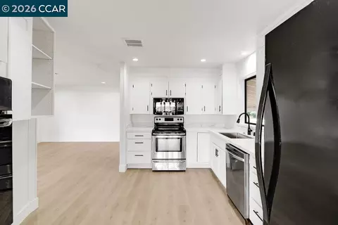 Kitchen - 193 Oxbow Marina Dr, Isleton, CA 95641 photo 1 of 5