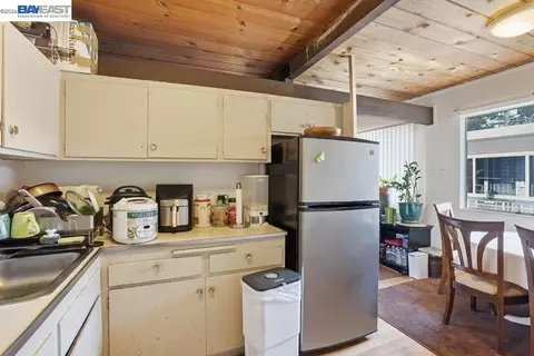Kitchen - 1486 Marclair Dr, Concord, CA 94521 photo 6 of 7