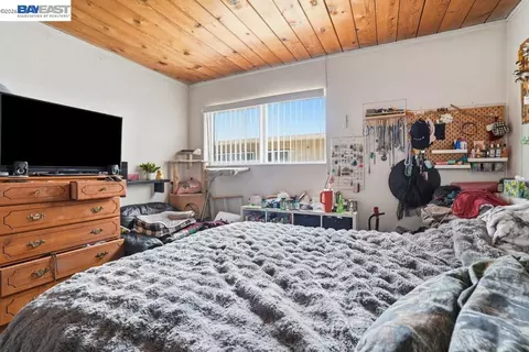 Bedroom - 1486 Marclair Dr, Concord, CA 94521 photo 1 of 6