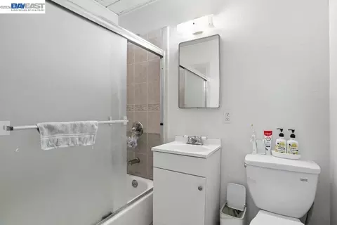 Bath - 1486 Marclair Dr, Concord, CA 94521 photo 2 of 3