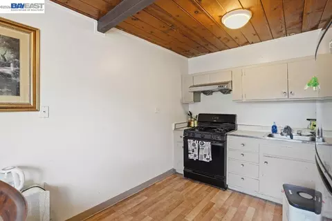 Kitchen - 1486 Marclair Dr, Concord, CA 94521 photo 4 of 7