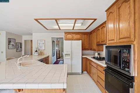 Kitchen - 5370 Laurel, Concord, CA 94521 photo 4 of 4