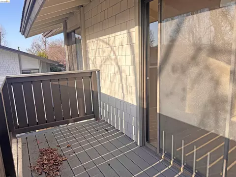 1427 Marchbanks Dr #3, Walnut Creek, CA 94598