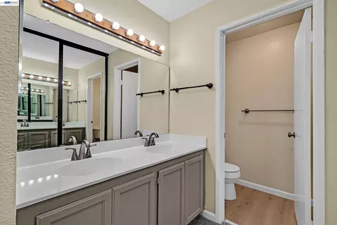 Bath - 39931 Cedar #201, Newark, CA 94560 photo 1 of 2