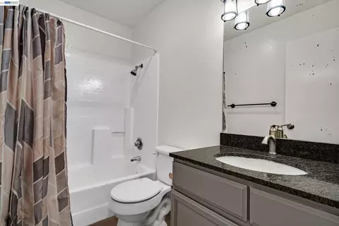 Bath - 39931 Cedar #201, Newark, CA 94560 photo 2 of 2