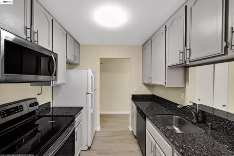 Kitchen - 39931 Cedar #201, Newark, CA 94560 photo 1 of 3