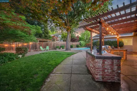 2030 Smith Ln, Concord, CA 94518