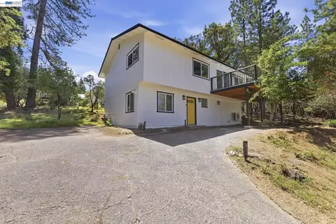 12017 Hillhurst Cir, Groveland, CA 95321