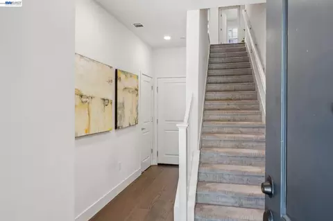 Entry Way - 1815 Balsa St, Alameda, CA 94501 photo 1 of 2