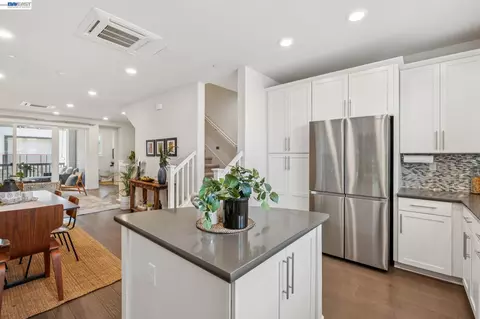 Kitchen - 1815 Balsa St, Alameda, CA 94501 photo 5 of 5