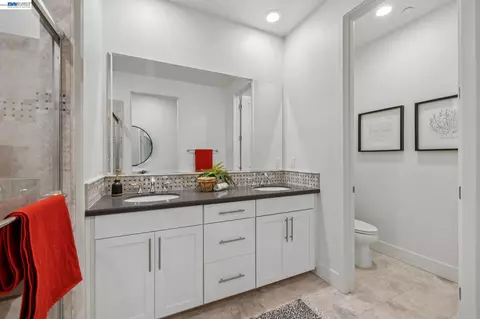 Bath - 1815 Balsa St, Alameda, CA 94501 photo 1 of 8