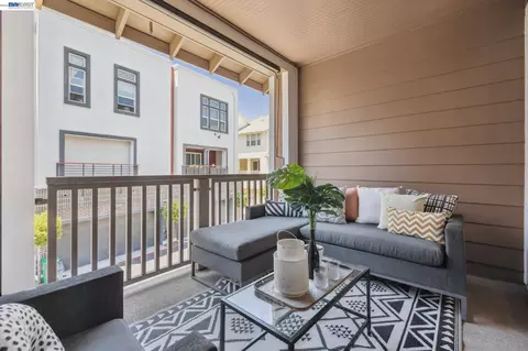Exterior - 1815 Balsa St, Alameda, CA 94501 photo 3 of 4