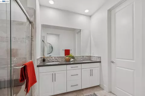 Bath - 1815 Balsa St, Alameda, CA 94501 photo 3 of 8