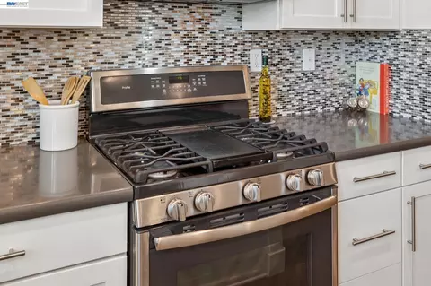 Kitchen - 1815 Balsa St, Alameda, CA 94501 photo 4 of 5