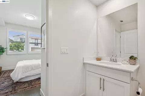 Bath - 1815 Balsa St, Alameda, CA 94501 photo 8 of 8